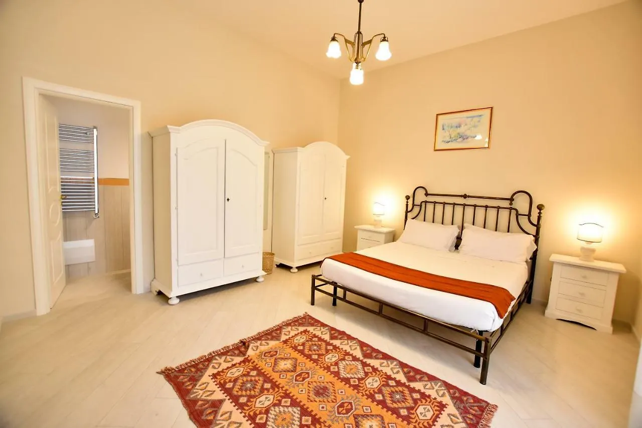 Bed and Breakfast Domus Borbonica Napoli Bed & Breakfast