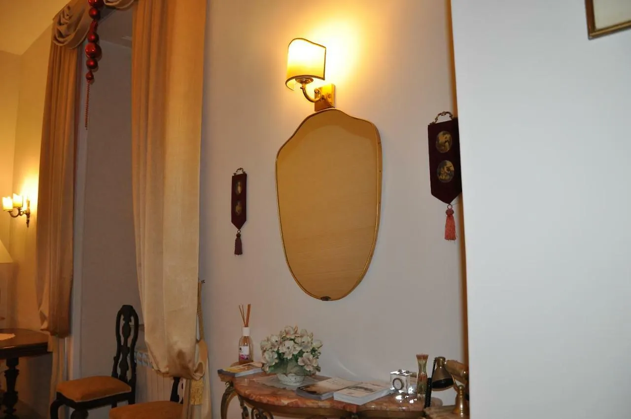 Bed and Breakfast Domus Borbonica Napoli 3*,  Italia