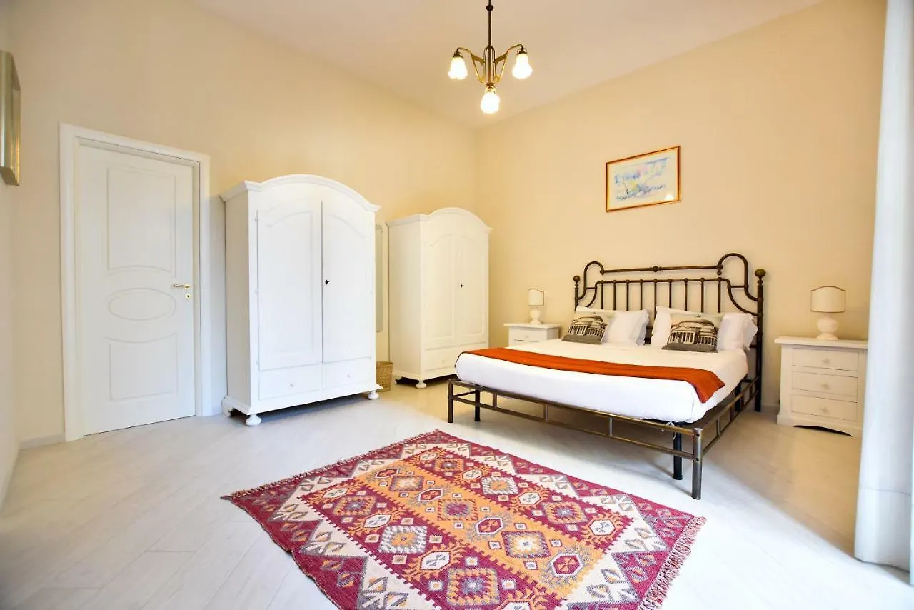 Bed and Breakfast Domus Borbonica Neapel